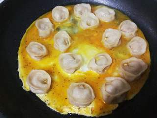 鸡蛋美食:黄金抱饺的做法步骤:6