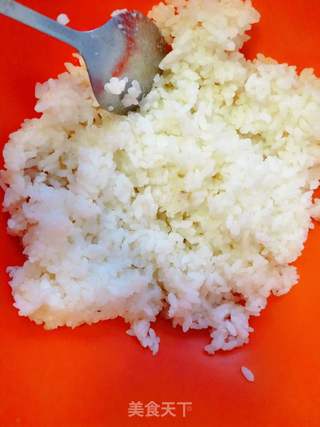 “鸡蛋美食”团团圆圆鸡蛋饭团的做法步骤:2