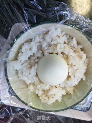 “鸡蛋美食”团团圆圆鸡蛋饭团的做法步骤:4