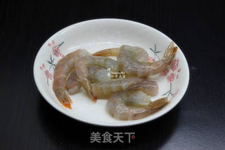 咸蛋黄虾仁炒饭的做法步骤:2