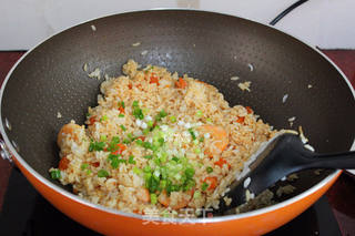 咸蛋黄虾仁炒饭的做法步骤:7