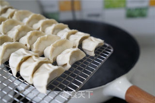金针菇芹菜肉饺的做法步骤:8