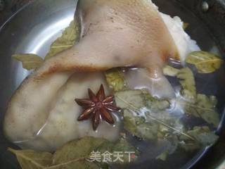 卤猪耳朵的做法步骤:2