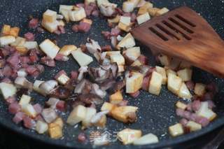 腊肉土豆香菇饭的做法步骤:7