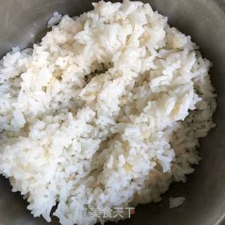 培根烤肠蛋炒饭的做法步骤:2