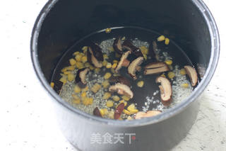 香菇玉米燕麦粥的做法步骤:5
