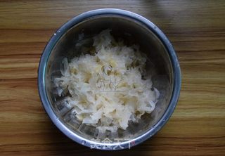 鸡蛋银耳玉米羹的做法步骤:3