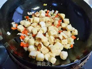 鸡蛋炒馒头的做法步骤:9