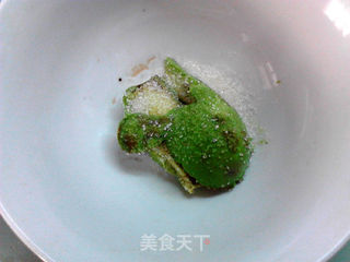 #鸡蛋美食# 纸杯牛油果戚风蛋糕的做法步骤:2