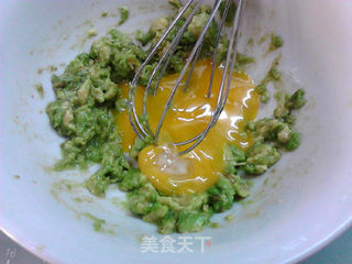 #鸡蛋美食# 纸杯牛油果戚风蛋糕的做法步骤:3