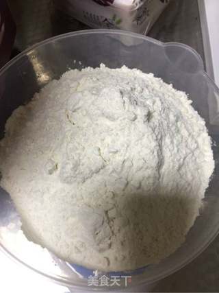 南瓜豆沙花卷的做法步骤:3