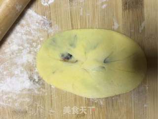 南瓜豆沙花卷的做法步骤:5