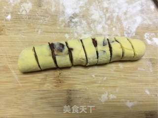 南瓜豆沙花卷的做法步骤:7
