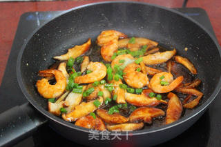 香菇炒虾仁的做法步骤:7