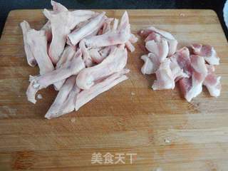 砂锅鸭掌煲的做法步骤:2