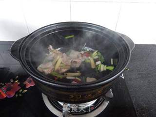 砂锅鸭掌煲的做法步骤:4