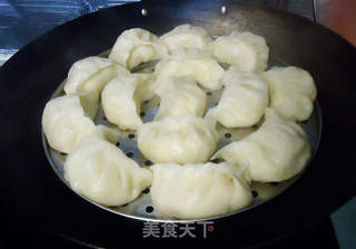 鸡蛋黄瓜洋葱蒸饺的做法步骤：11