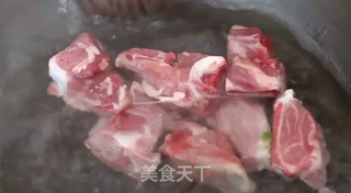 潮音潮人：胡萝卜荸荠猪骨汤的做法步骤：3