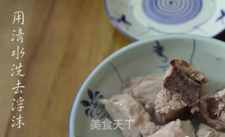 潮音潮人:胡萝卜荸荠猪骨汤的做法步骤:4