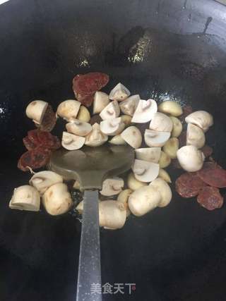 懒人版南瓜蘑菇香肠饭的做法步骤:5