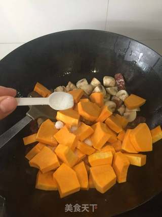 懒人版南瓜蘑菇香肠饭的做法步骤:6