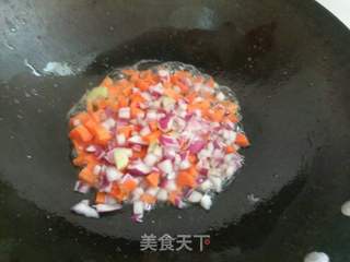 鸡蛋美食   黄瓜蛋炒饭的做法步骤：6