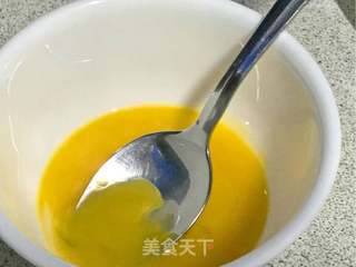 黄金蛋炒饭的做法步骤：1