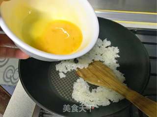 黄金蛋炒饭的做法步骤:9