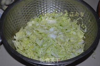 白菜饺子，过年一定要吃，百财饺子啊的做法步骤：2