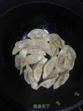 生煎饺子的做法步骤:2
