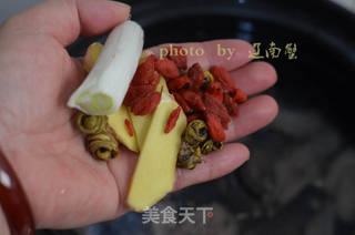 石斛鸡汤的做法步骤:6