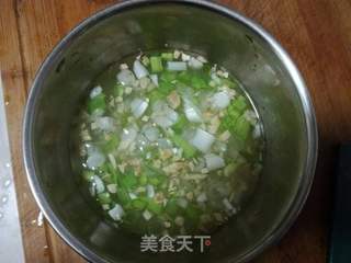 肉丸白菜炖粉条的做法步骤:2