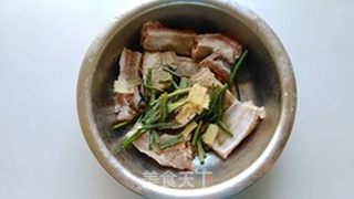蜜汁烤肋排的做法步骤:2