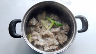 番茄排骨汤的做法步骤:4