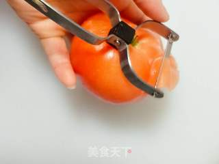 西红柿雕花的做法步骤:2