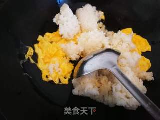 #鸡蛋美食#菠萝船蛋炒饭的做法步骤：7