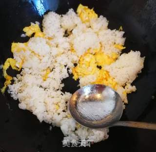 #鸡蛋美食#菠萝船蛋炒饭的做法步骤:8