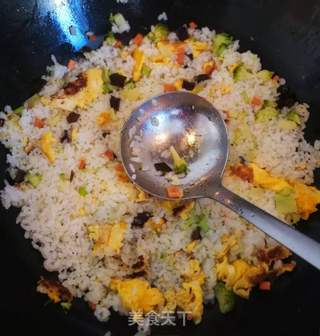 #鸡蛋美食#菠萝船蛋炒饭的做法步骤:9