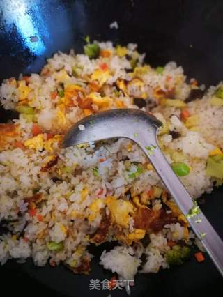 #鸡蛋美食#菠萝船蛋炒饭的做法步骤:10