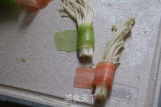 五彩金针菇卷的做法步骤:4
