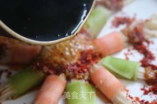 五彩金针菇卷的做法步骤:11