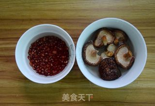 栗子香菇红豆鸡汤的做法步骤:2