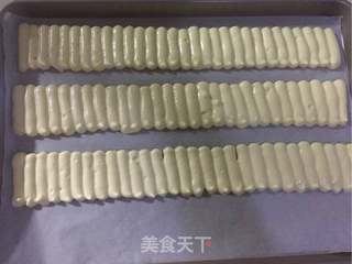 草莓夏洛特的做法步骤:8