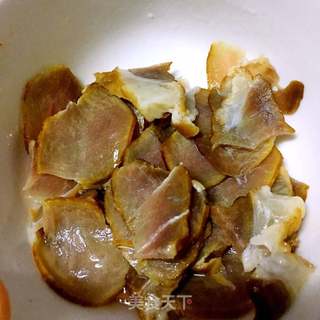 湖南腊肉炒冬笋 的做法步骤:3