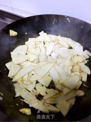 湖南腊肉炒冬笋 的做法步骤:5
