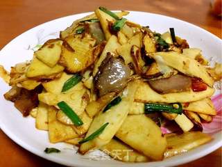 湖南腊肉炒冬笋 的做法步骤:7