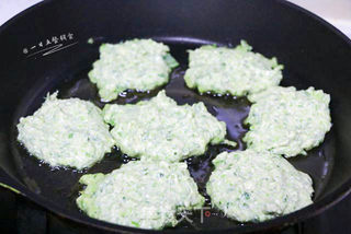 秋葵豆腐饼的做法步骤:4