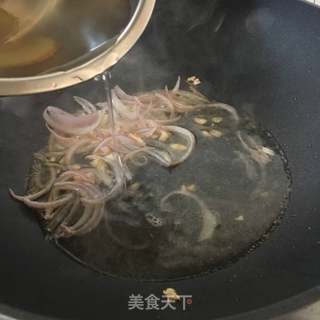 咖喱海鲜乌冬面的做法步骤:13
