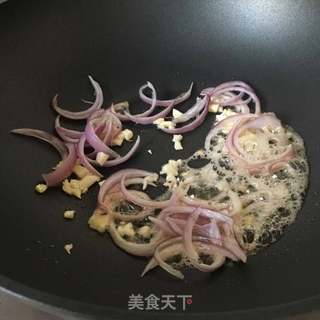 咖喱海鲜乌冬面的做法步骤:12