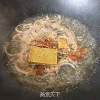 咖喱海鲜乌冬面的做法步骤:14